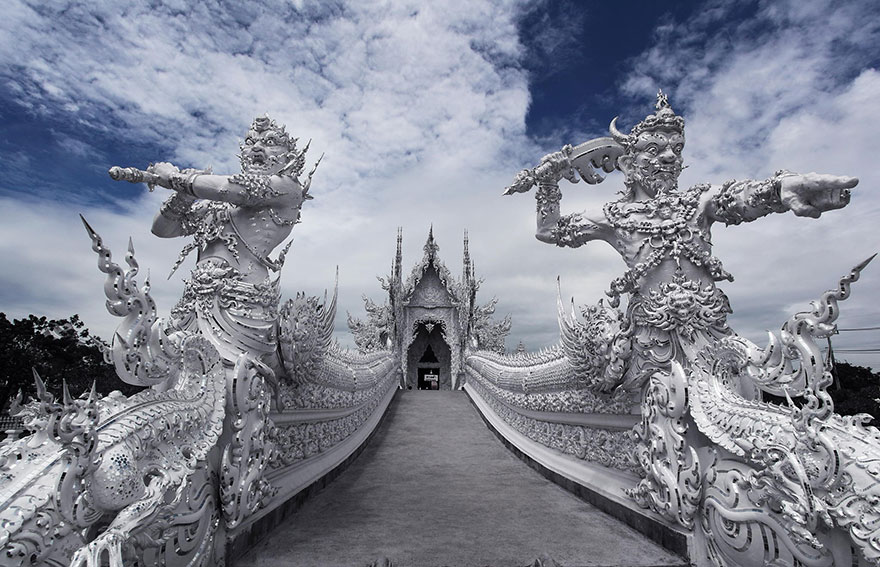El Templo Blanco de Tailandia que parece que se ha caido del cielo 13