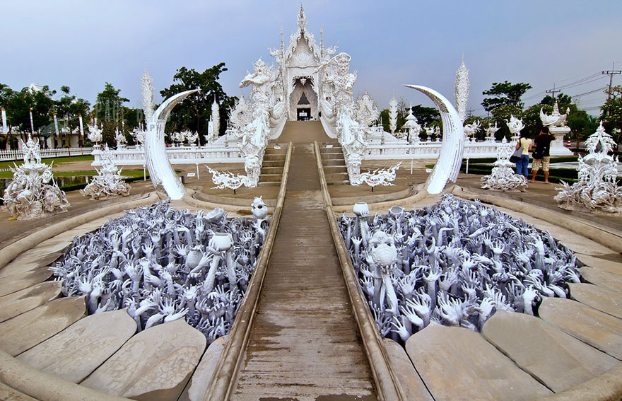 El Templo Blanco de Tailandia que parece que se ha caido del cielo 6