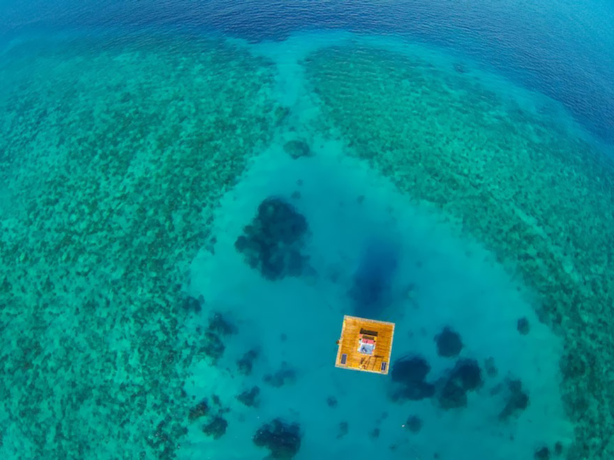 Un hotel flotante en Zanzibar que te permite dormir junto a los peces 8