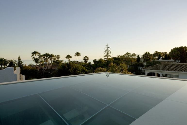 Jellyfish House, espectacular residencia con terraza en la azotea y piscina infinita 5