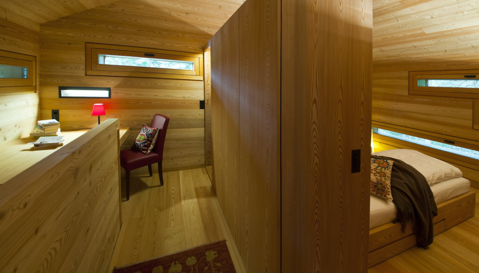 Refugio alpino hecho en madera con un toque moderno 12