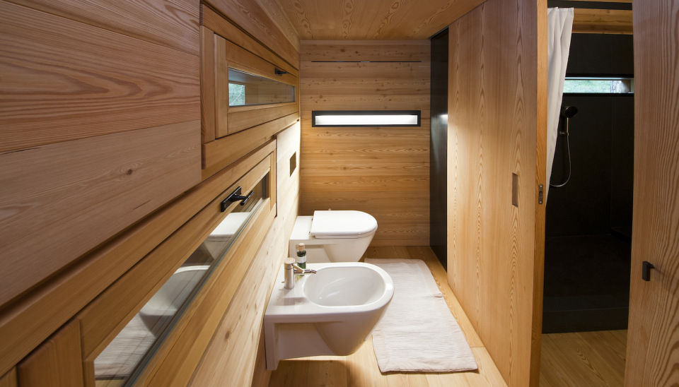 Refugio alpino hecho en madera con un toque moderno 17