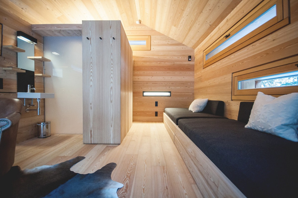 Refugio alpino hecho en madera con un toque moderno 18