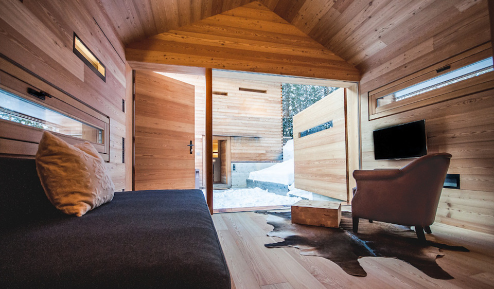 Refugio alpino hecho en madera con un toque moderno 19