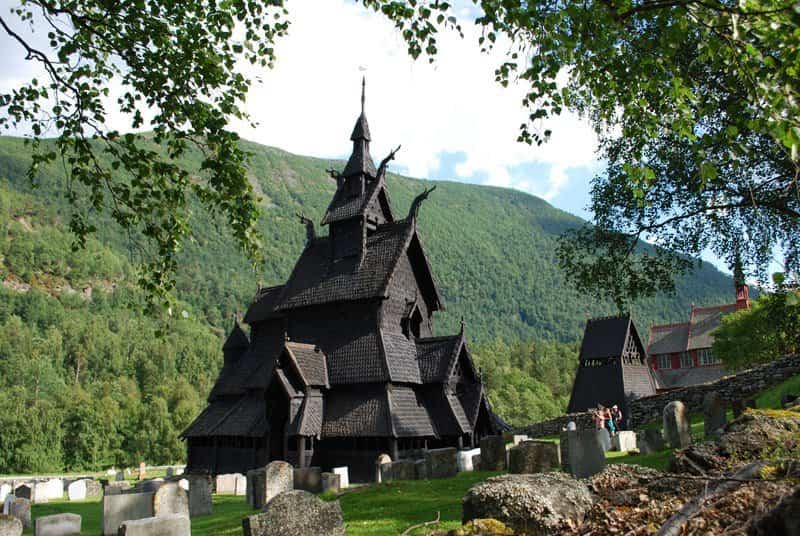 iglesia de estilo medieval borgund