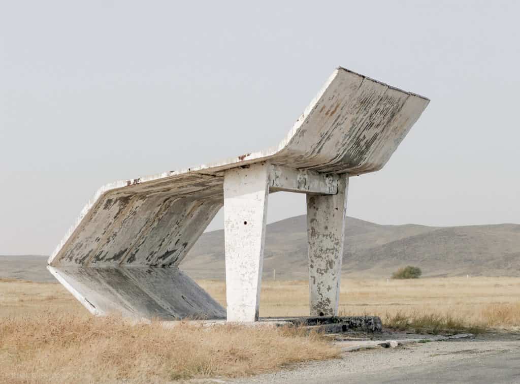 Arquitectura soviética parada de autobús - Kazakhstan