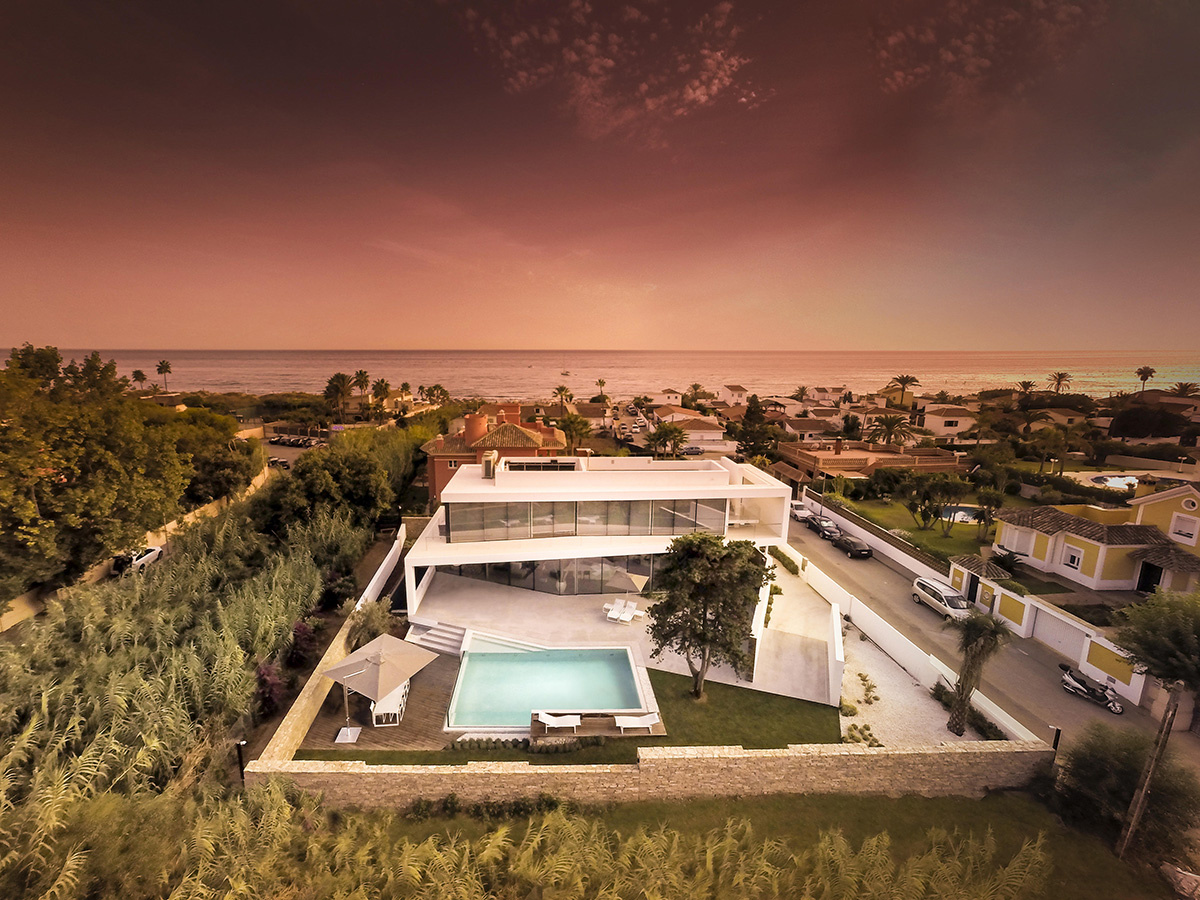 Casa moderna a orillas del Mediterráneo ofrece unas vistas únicas