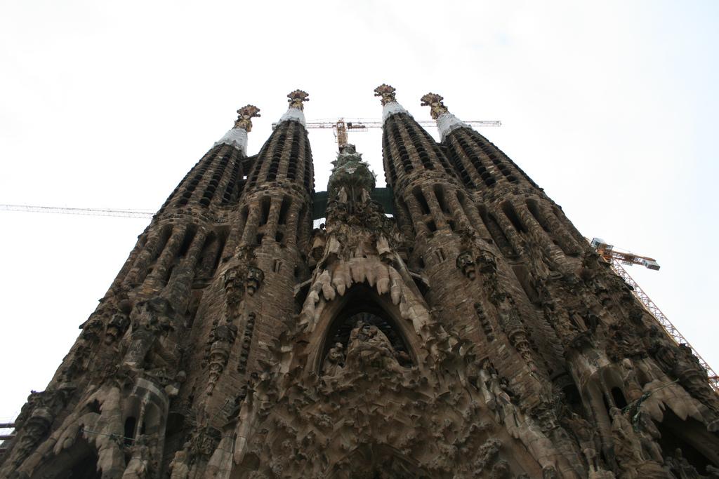 iglesias más impresionantes del mundo - Sagrada Familia de Barcelona