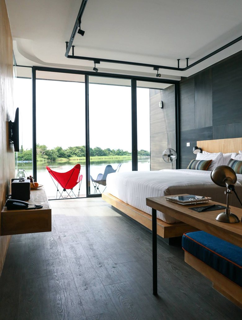 resort flotante sobre el río Kwai - interior sencillo