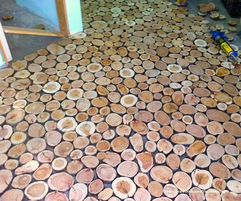 suelo con discos de madera - asegurarse de que todo está bien sujeto