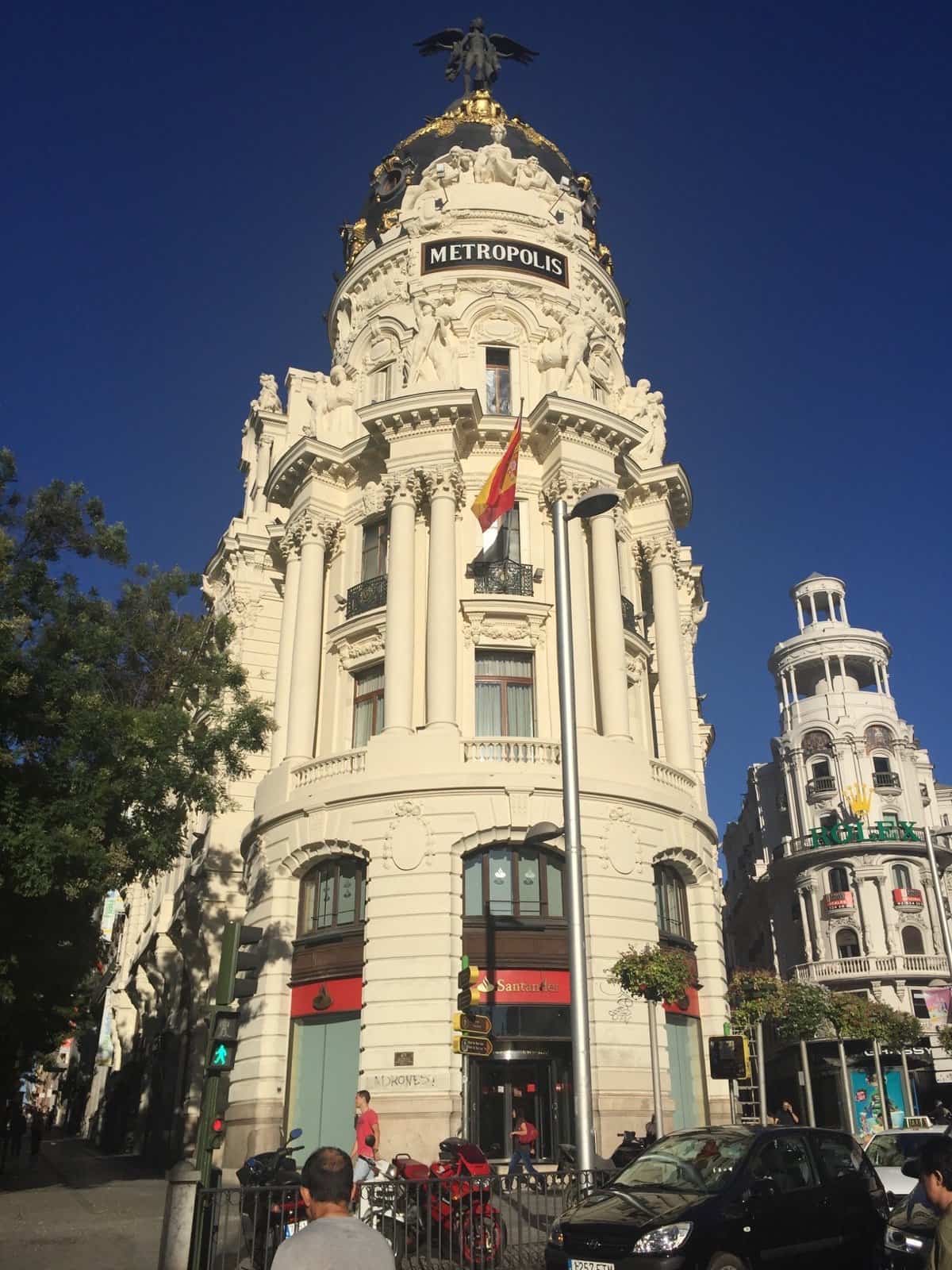Madrid, Edificio Metrópolis al inicio de calle Gran Vía.