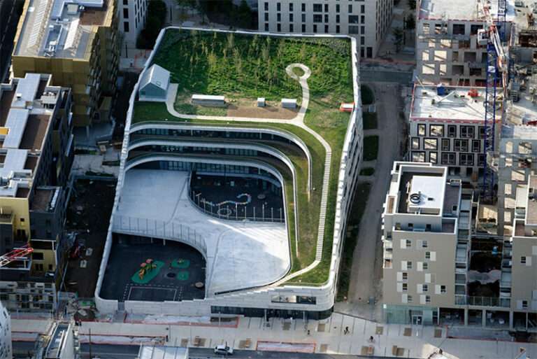 Una escuela de primaria en París que fomenta la biodiversidad