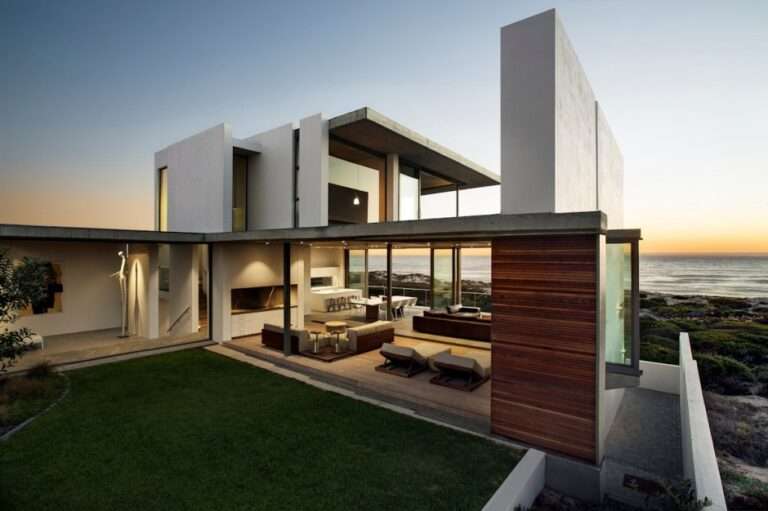 Apartamento de verano que se fusiona con sus vistas gracias a su diseño geométrico