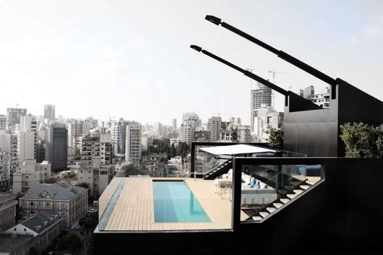 Residencia en Beirut construida sobre una estructura existente
