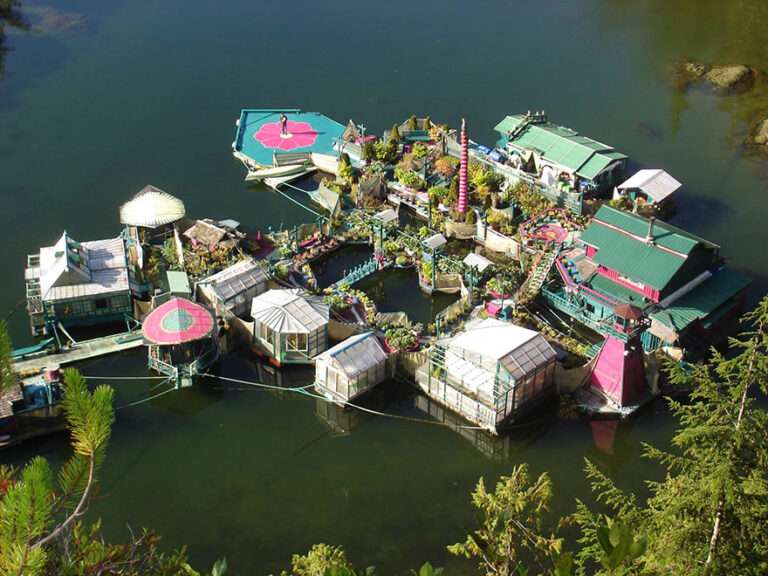 Una pareja construye una isla sostenible en Vancouver