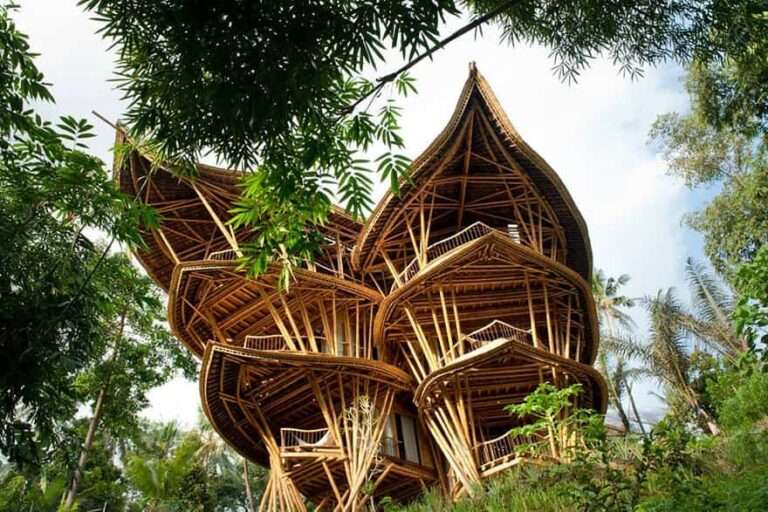 Impresionante casa sostenible construida con bambú en Bali