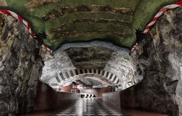 Las 15 estaciones de metro más sorprendentes que existen en el mundo