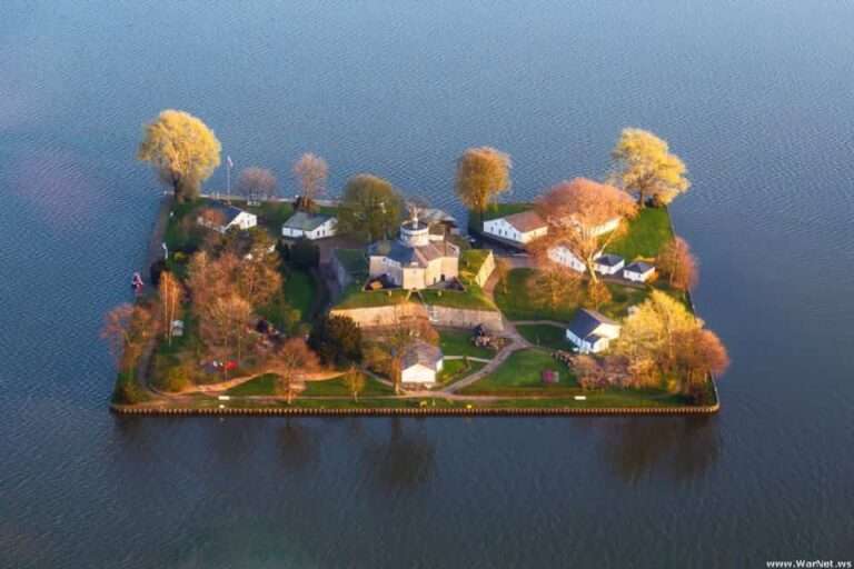 Wilhelmstein, la isla misteriosa con forma cuadrada