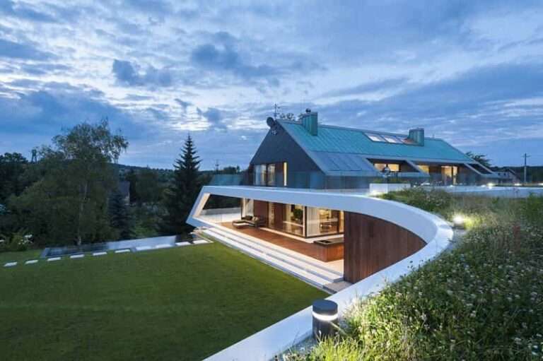 Casa híbrida donde se mezcla la arquitectura clásica con la moderna