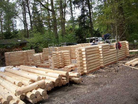 cabaña de madera troncos apilados