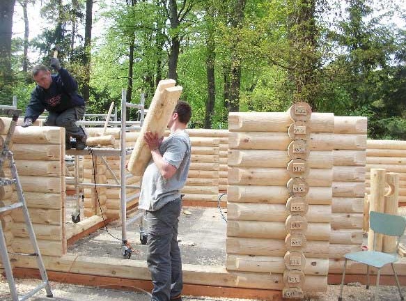 cabaña de madera piezas listas para encajar