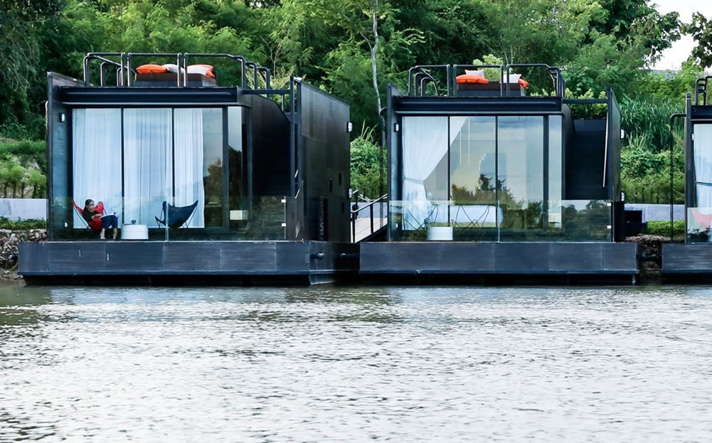 resort flotante sobre el río Kwai - vistas impresionantes de la zona