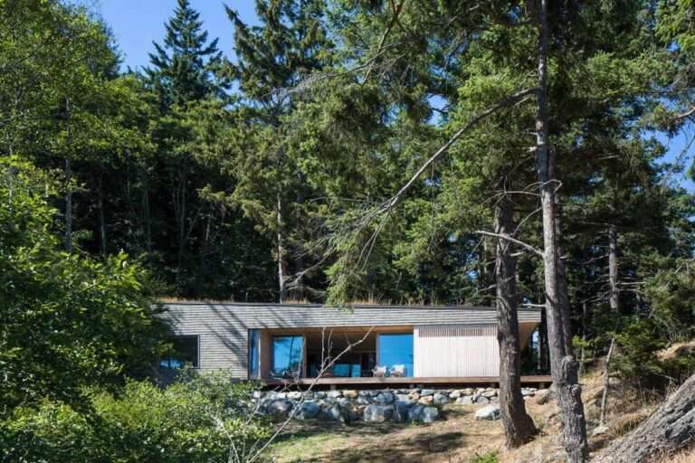 Lone Madrone, una casa de campo moderna cerca de un lago