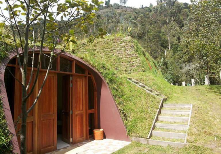 Diseñan casas prefabricadas para ser cubiertas con hierba
