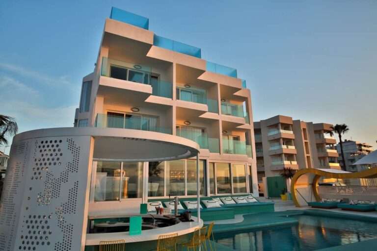 Hotel Santos Dorado, el más rockero de Ibiza