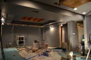 Cuando conozcas este cine en el sótano, querrás tener uno en tu casa