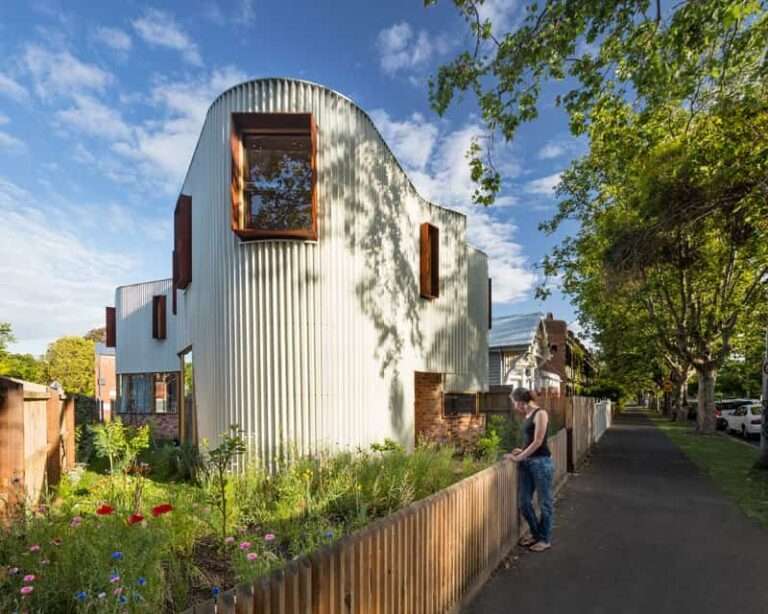 Curiosa la fachada en zig zag de esta casa australiana