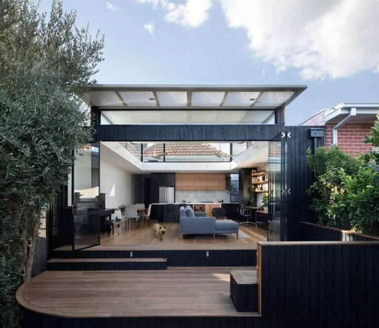 Esta original casa cuenta con un techo curvo para una mejor iluminación natural