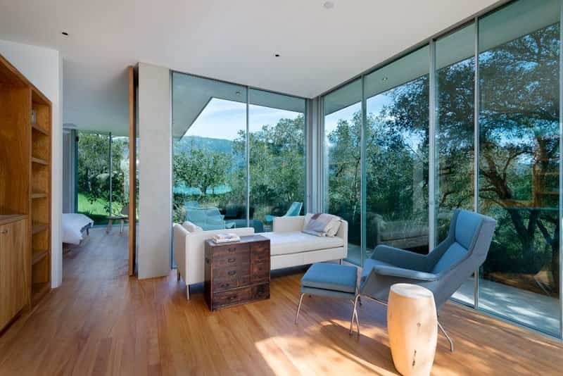 casa con paredes de cristal 11
