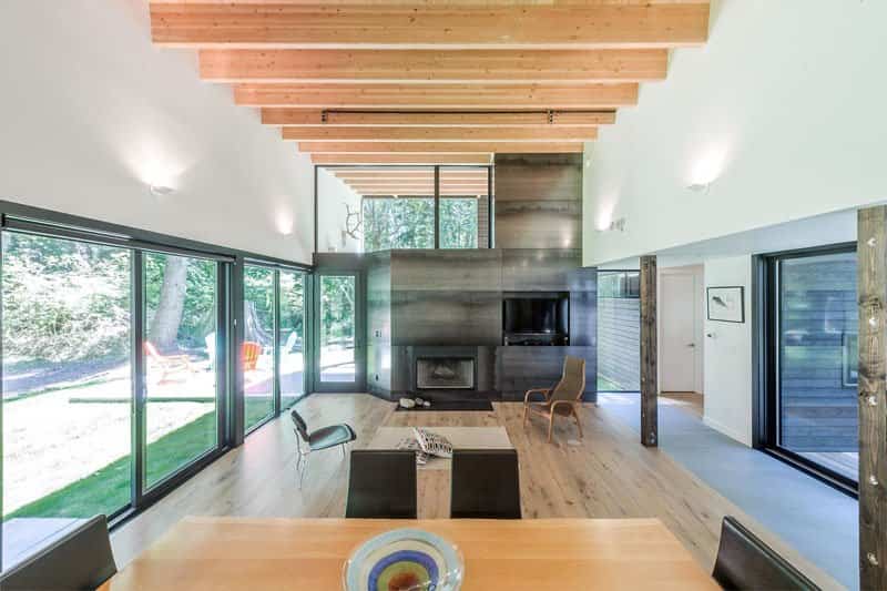 Casa de campo moderna diseñada próxima a un río - Arquitectura Ideal