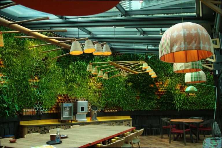 Diseño de un jardín vertical para un restaurante silencioso en Londres