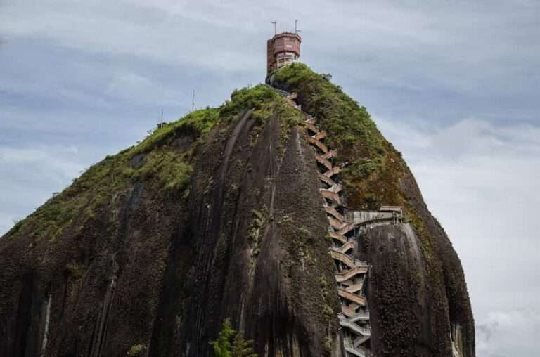 Las 10 escaleras más peligrosas del planeta, ¿te atreves a subirlas?