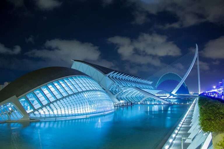 8 ejemplos de arquitectura moderna que podemos encontrar en España