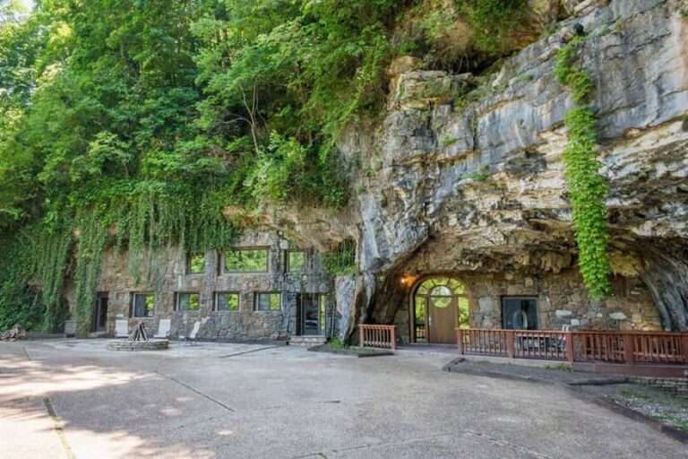 Increíble casa escondida en el interior de una cueva
