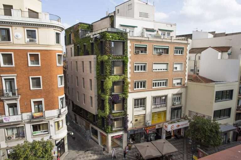 Jardín vertical diseñado por el biólogo Ignacio Solano en la madrileña calle Montera
