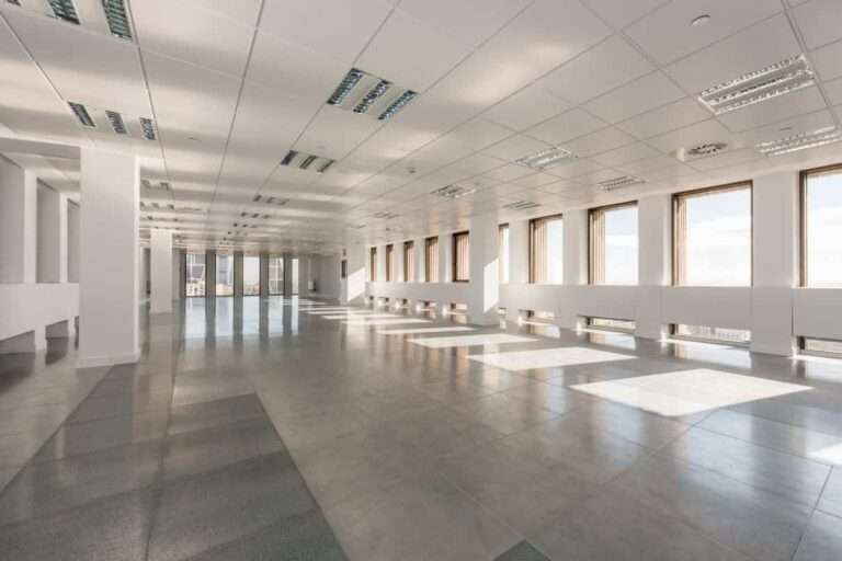 Luz natural para aumentar la productividad de los empleados del Edificio Cuzco IV