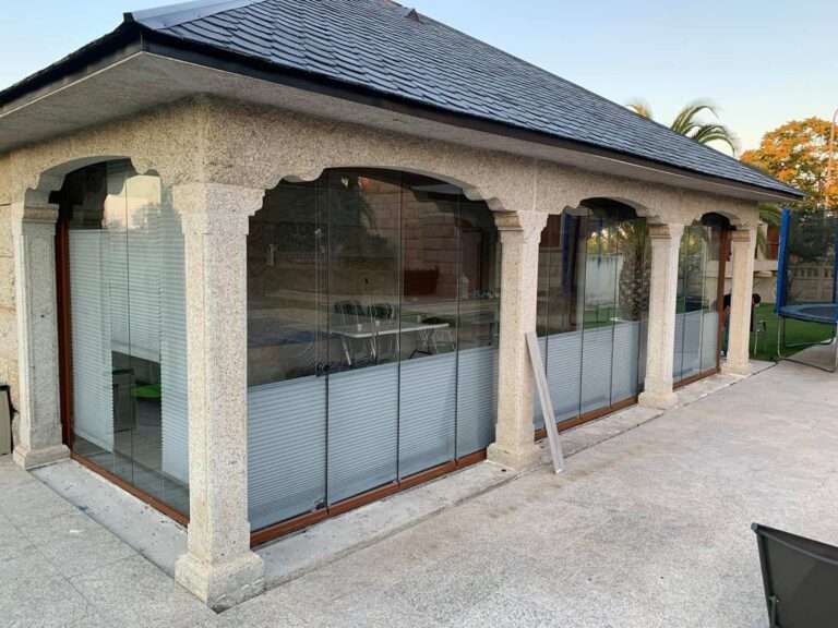 Cortinas de cristal: todo lo que debes saber antes de contratar