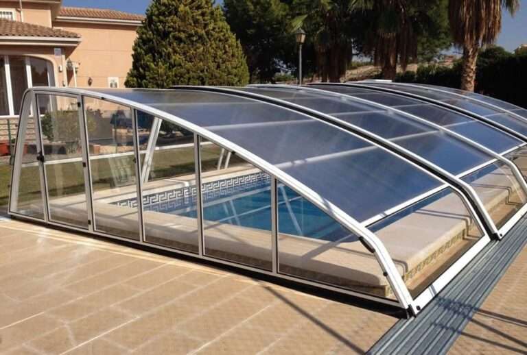 La arquitectura en las cubiertas de piscinas