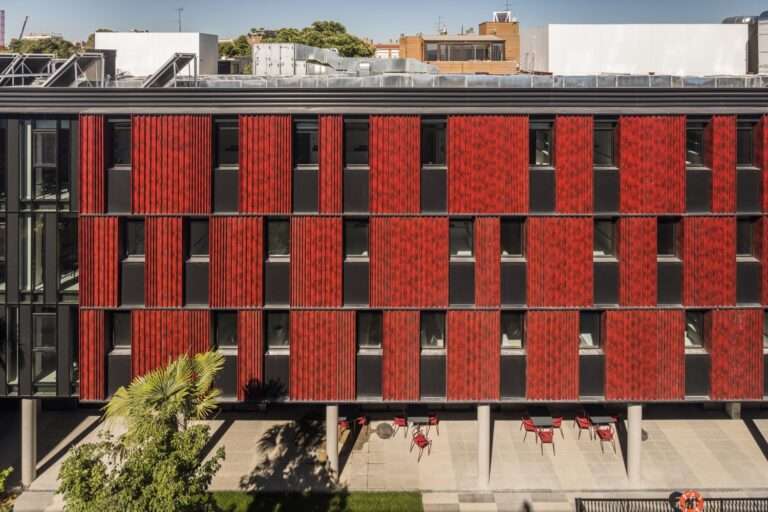 Construcción industrializada para una residencia de estudiantes de estilo urbanhostel