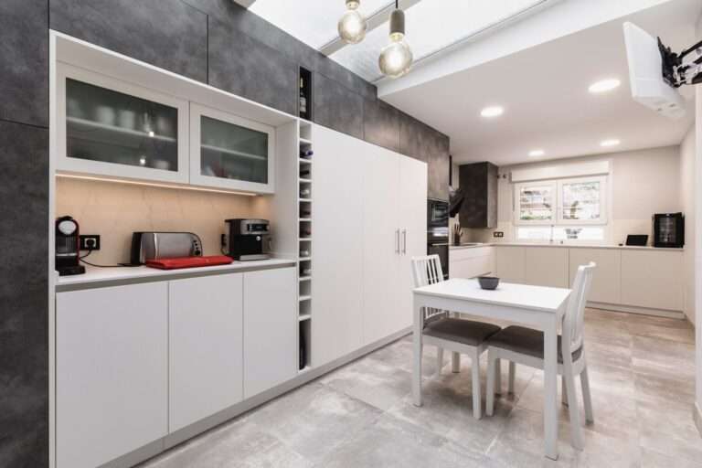 Nueva cocina de Roberto Leal, pensada para hacer vida en familia