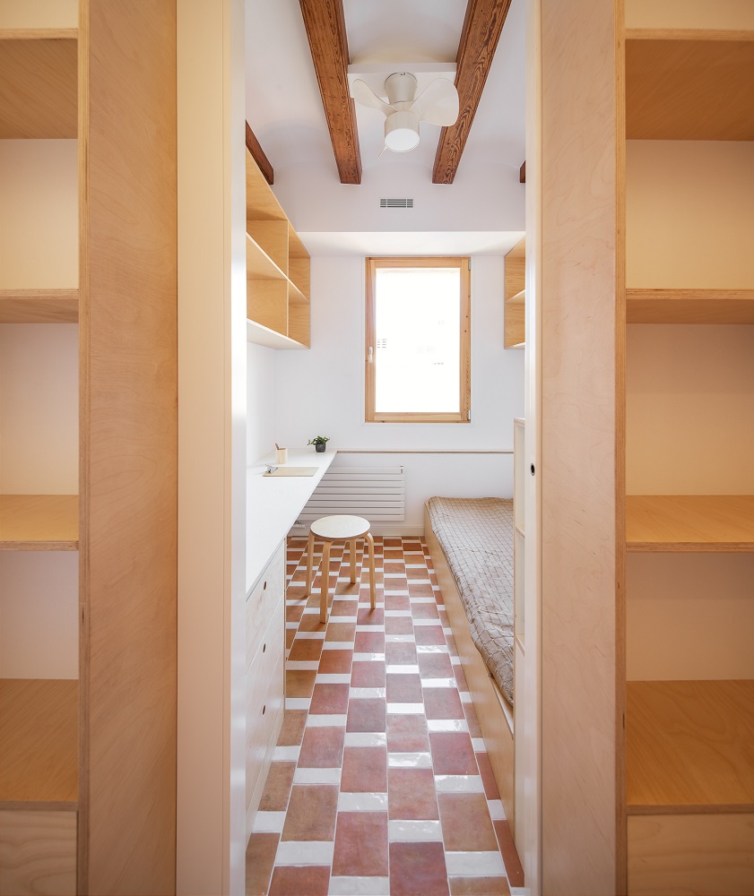Tradición y modernidad cerámica en la reforma de una vivienda en Gràcia