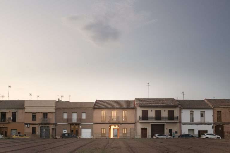 CU4 Arquitectura revela la belleza interior de esta vivienda rehabilitada en Meliana