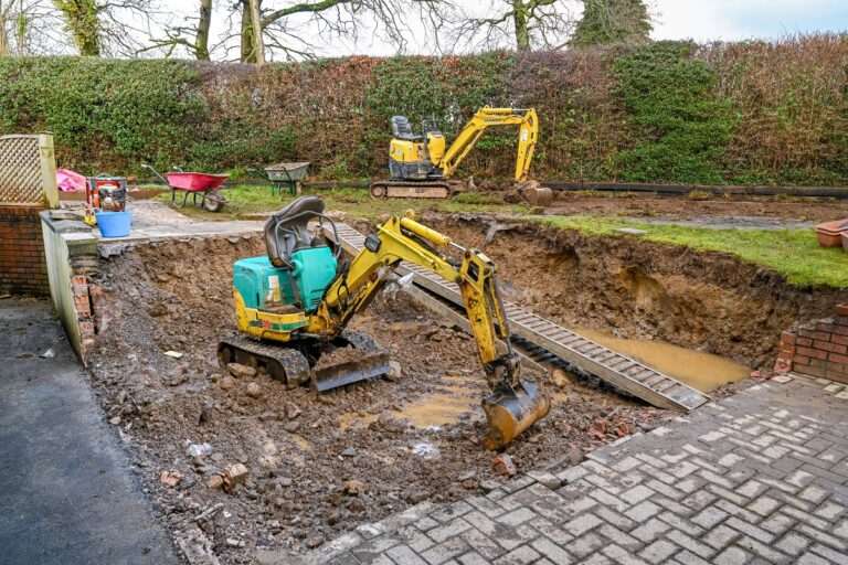 Arquitectura microscópica: miniexcavadoras en la construcción urbana