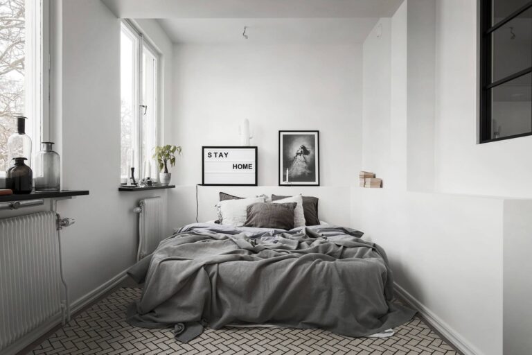 Elegancia minimalista: un colchón king en habitaciones pequeñas