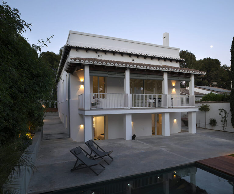 Remodelación de vivienda histórica en Godella: un proyecto de luz, espacio y modernidad