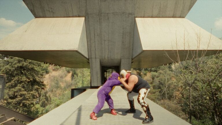 La icónica Casa Praxis de Agustín Hernándezes la protagonista del cortometraje El Luchador